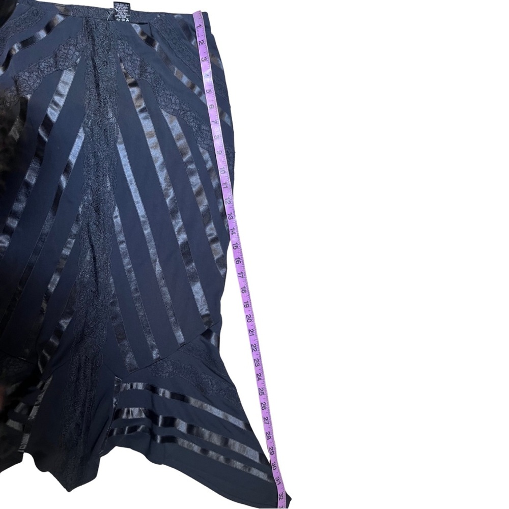 New Vintage Y2K Express Mermaid Skirt 🖤
Size: Medium - Picture 9 of 11